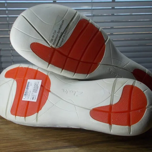 CLARKS Unstructured Perforated Slip On Shoes Women's 9 - Picture 5 of 5